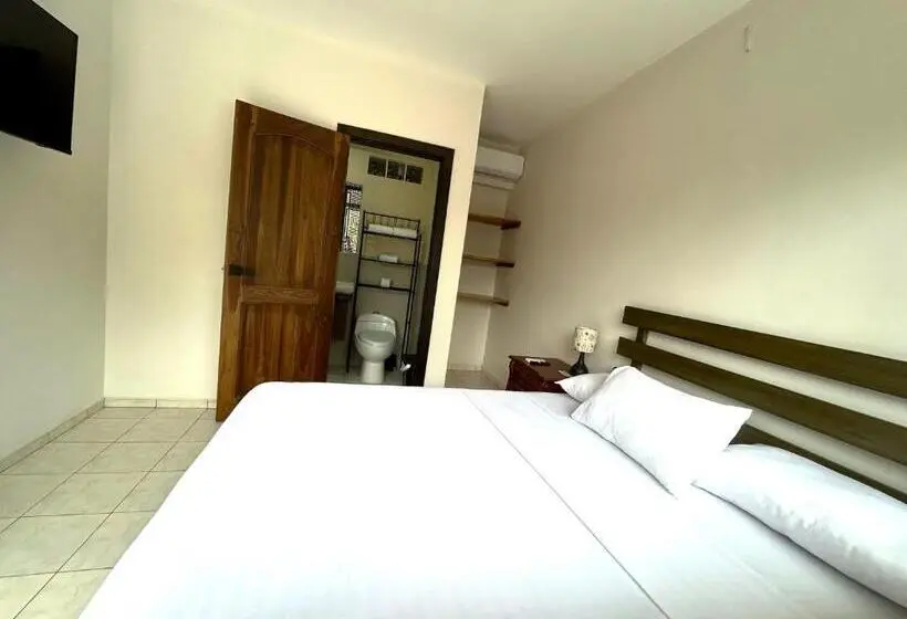 Standard-huone Allasnäkymä, Ocean Drive Lodge