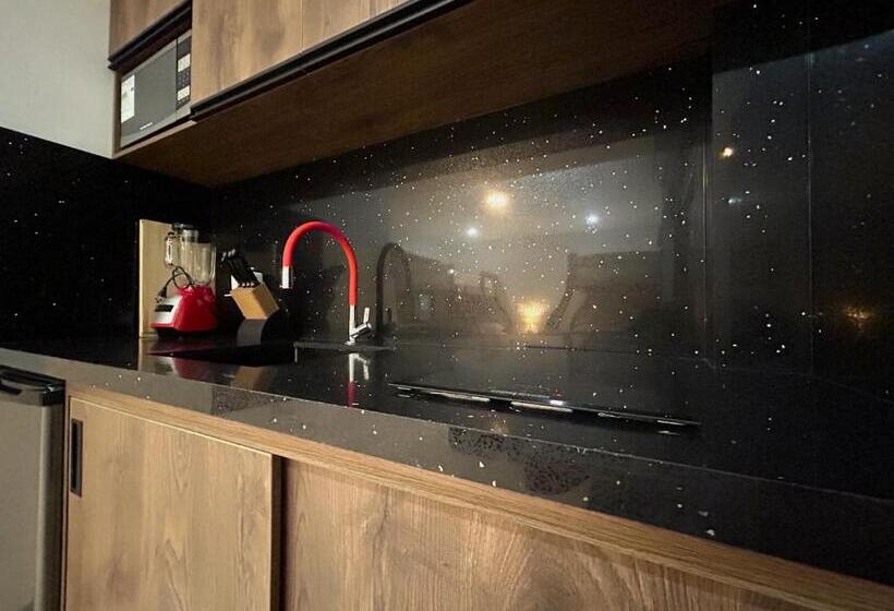 סוויטת ג'וניור עם מרפסת, Ocean Drive Lodge