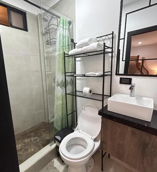 סוויטת ג'וניור עם מרפסת, Ocean Drive Lodge