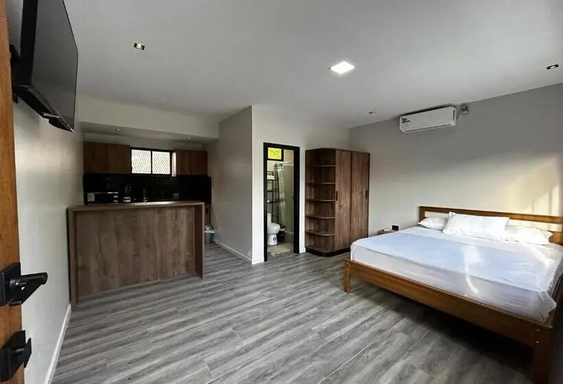 Sviitti Allasnäkymä, Ocean Drive Lodge