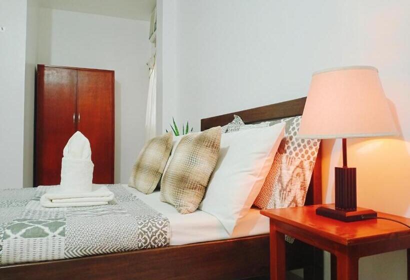 استودیوی استاندارد, Mariana Condotel