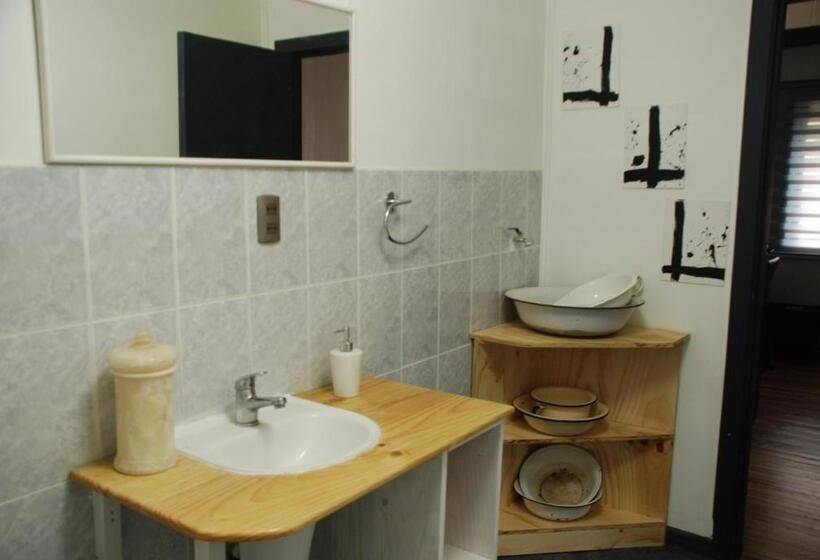 غرفة قياسية رباعية مطلة على الحديقة, Hostel Cala 816