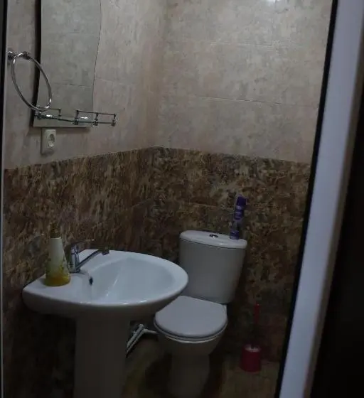 Perhehuone, Selina Guest House