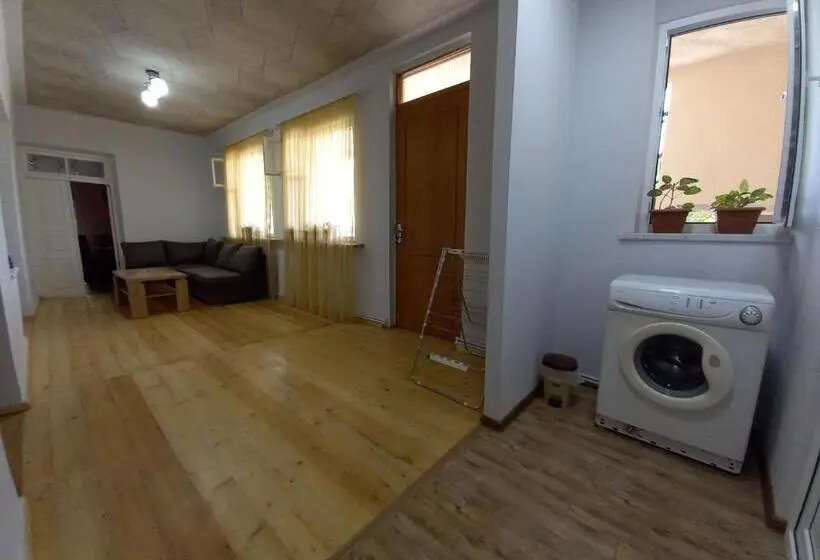 Perhehuone, Selina Guest House