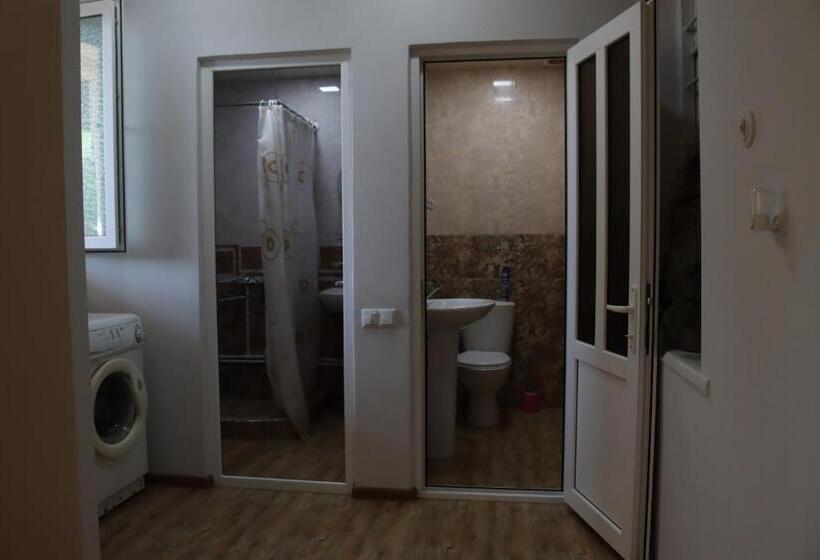 スタンダードトリプルルーム, Selina Guest House