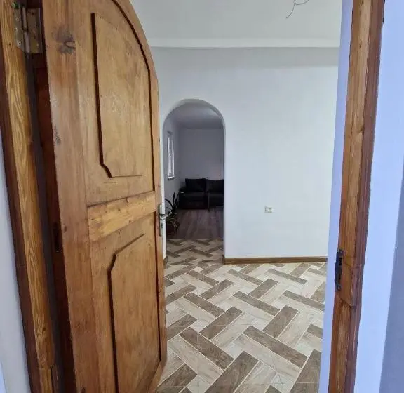 Standard-studio, Selina Guest House