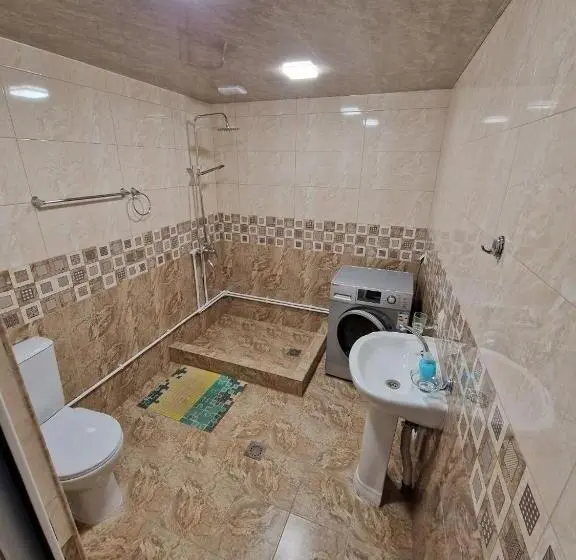 Standard-studio, Selina Guest House