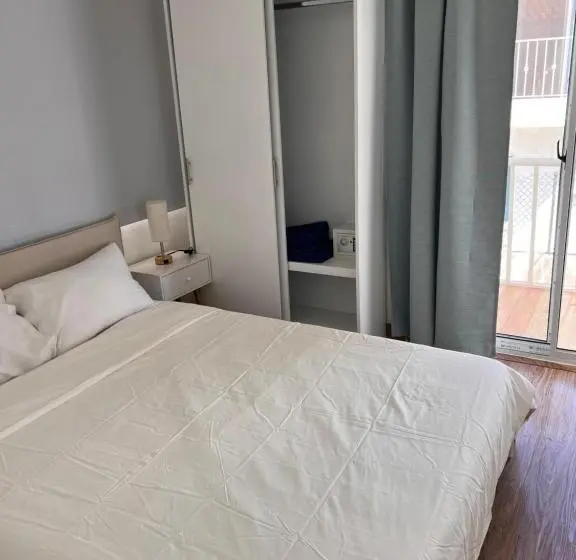 バルコニー付きスタンダードルーム, Emy House