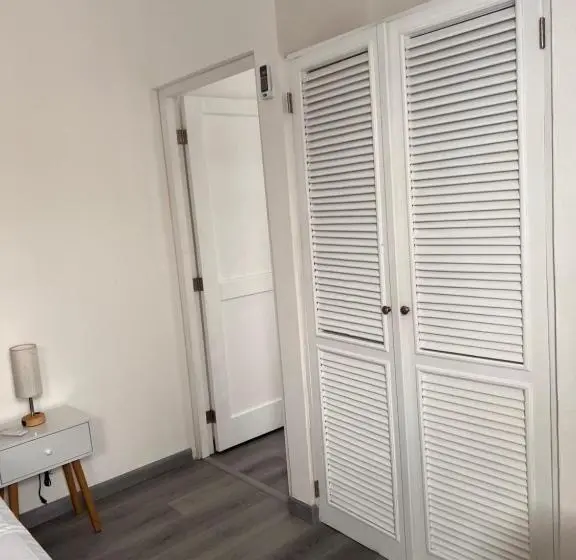 １ベッドルームアパートメント, Emy House