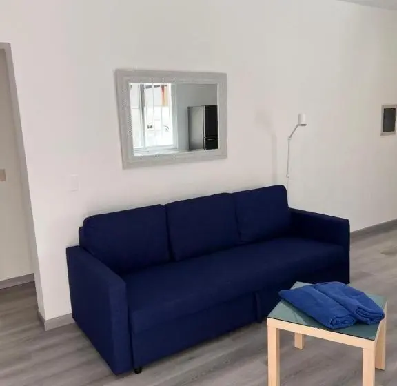 １ベッドルームアパートメント, Emy House