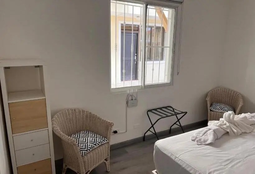 １ベッドルームアパートメント, Emy House