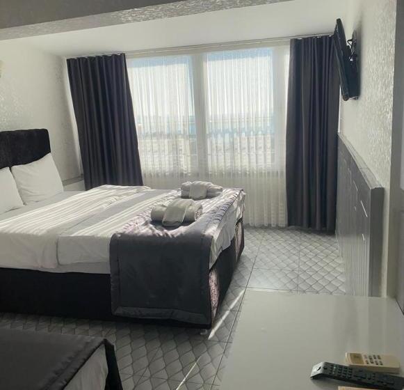 غرفة سوبيريور ثلاثية مطلّة علي البحر, Timex Suites