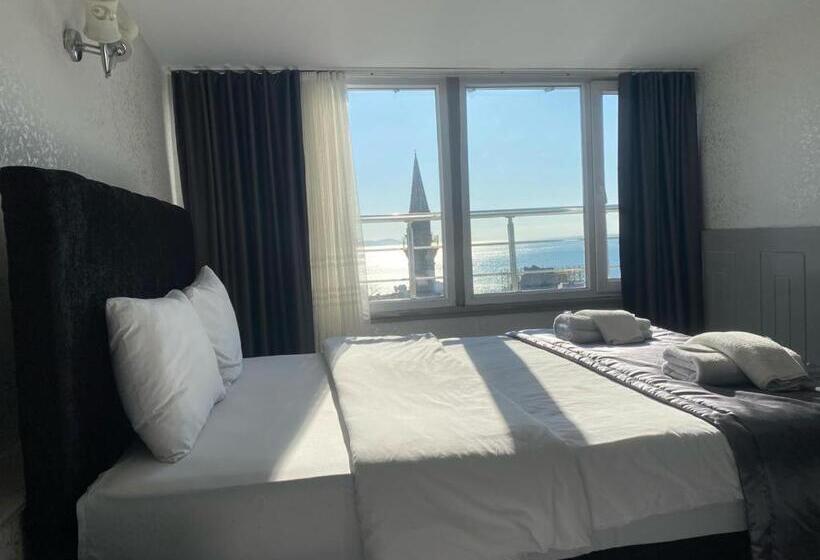 غرفة سوبيريور ثلاثية مطلّة علي البحر, Timex Suites