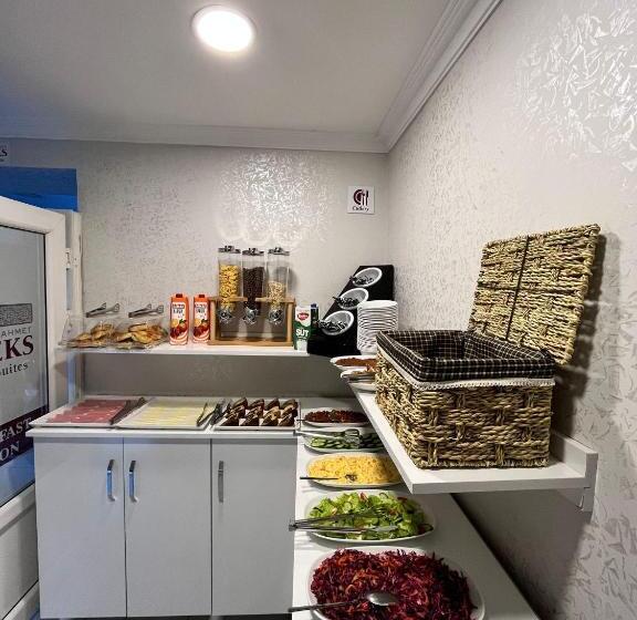 غرفة سوبيريور ثلاثية مطلّة علي البحر, Timex Suites