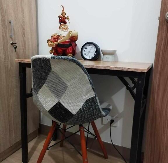 شقة غرفتين, Metro Home Staycation