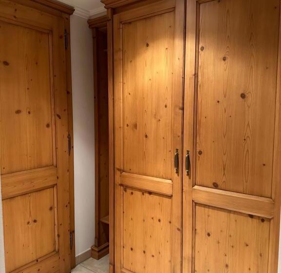 Номер Стандарт Вид на Сад, Esterer