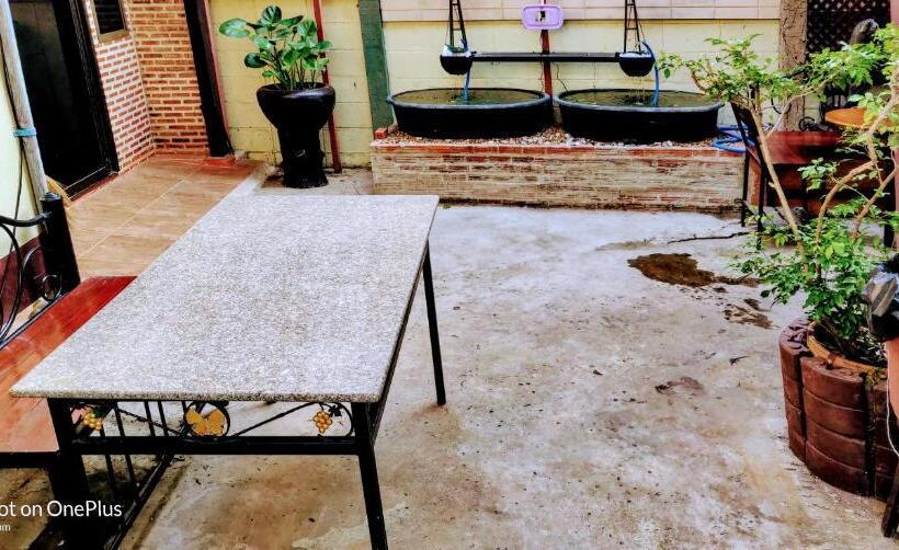 غرفة قياسية, Manu V House