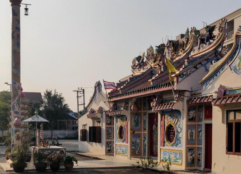 غرفة قياسية ثلاثية, Manu V House