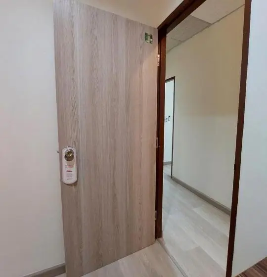 اتاق استاندارد یک تخته با سرویس بهداشتی مشترک, Chaiwat Hostel