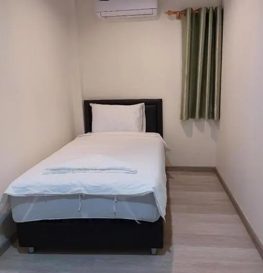 اتاق استاندارد یک تخته با سرویس بهداشتی مشترک, Chaiwat Hostel