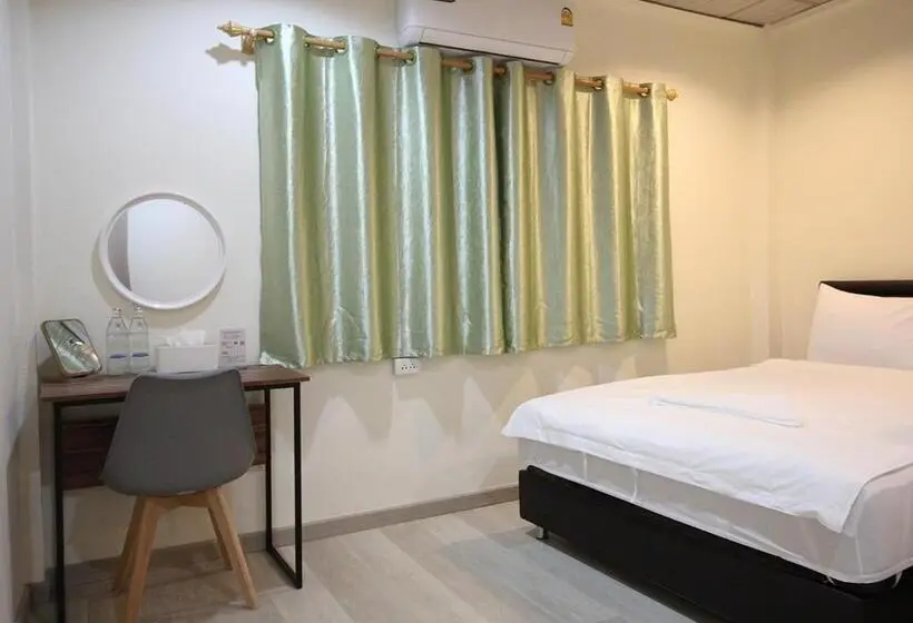 اتاق استاندارد سه تخته با سرویس بهداشتی مشترک, Chaiwat Hostel