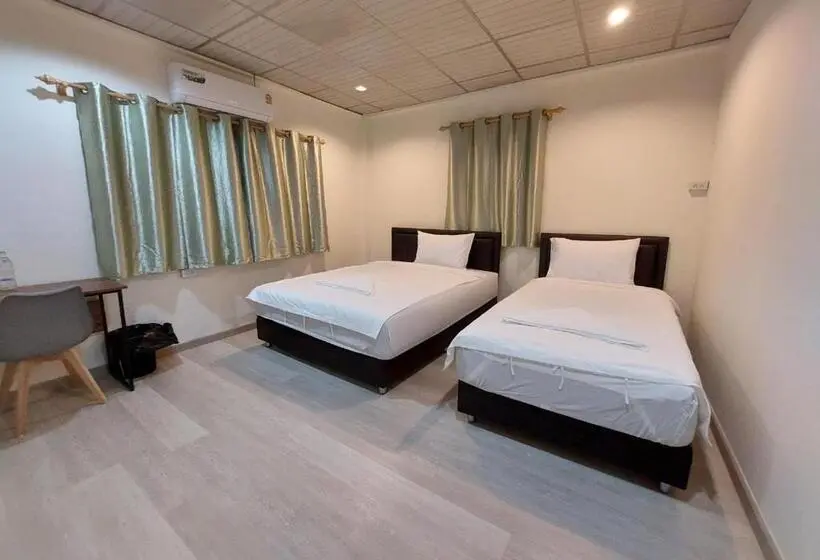 اتاق استاندارد سه تخته با سرویس بهداشتی مشترک, Chaiwat Hostel