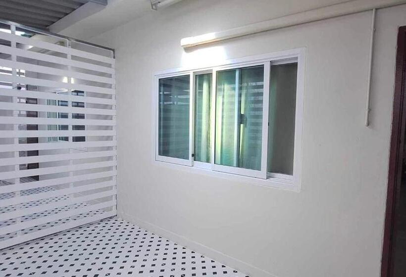 اتاق استاندارد چهارنفره با سرویس بهداشتی مشترک, Chaiwat Hostel
