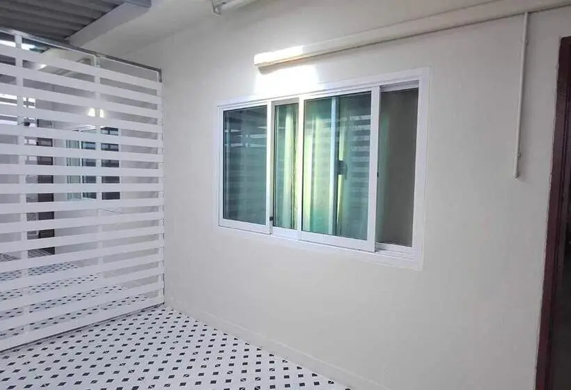 اتاق استاندارد چهارنفره با سرویس بهداشتی مشترک, Chaiwat Hostel
