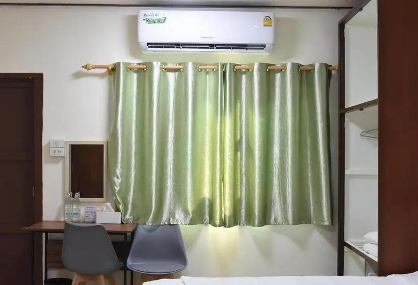 اتاق استاندارد چهارنفره با سرویس بهداشتی مشترک, Chaiwat Hostel