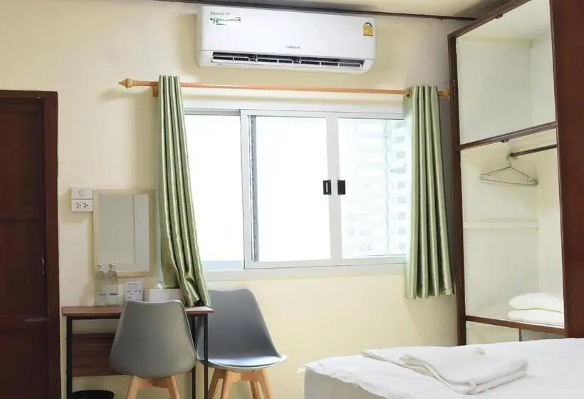 اتاق استاندارد چهارنفره با سرویس بهداشتی مشترک, Chaiwat Hostel