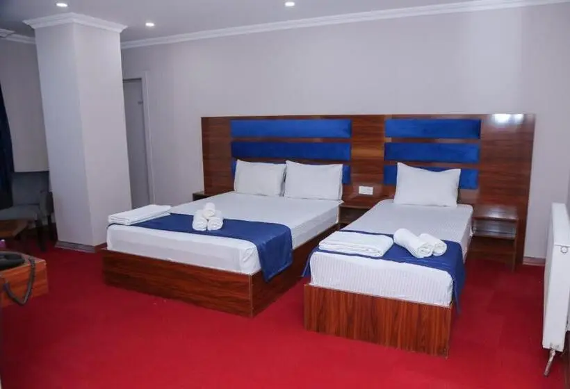 Deluxe Kolmen Hengen Huone, Lion King