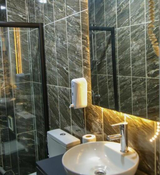 غرفة ديلوكس ثلاثية, Lion King