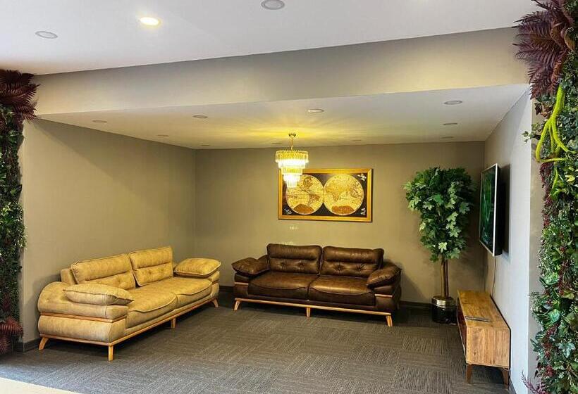 غرفة ديلوكس ثلاثية, Lion King