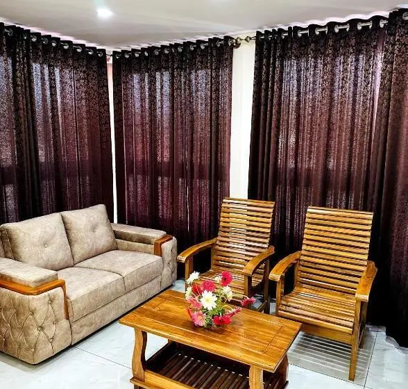 Deluxe-huone, Navarathna Comforts