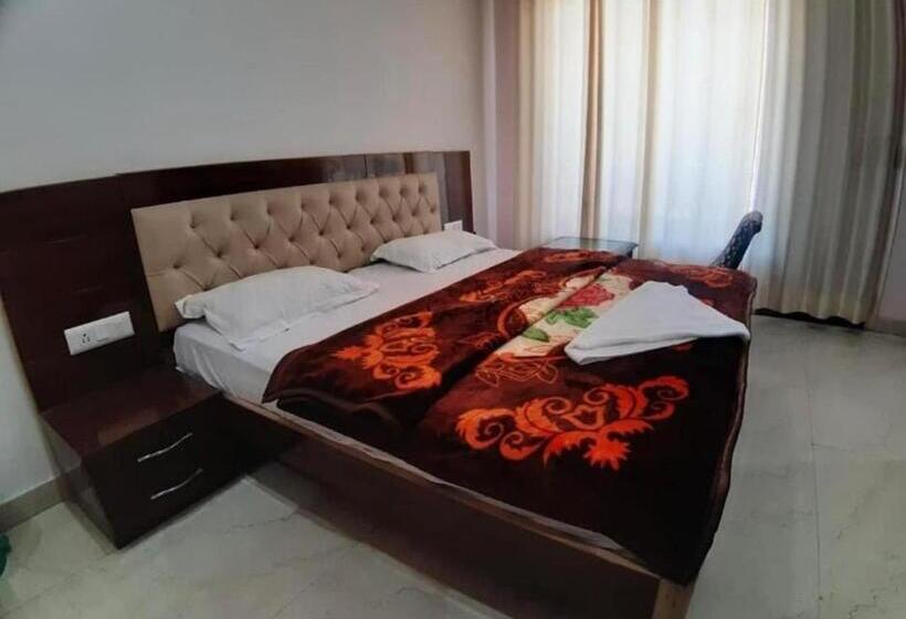 标准间, Solan Heaven