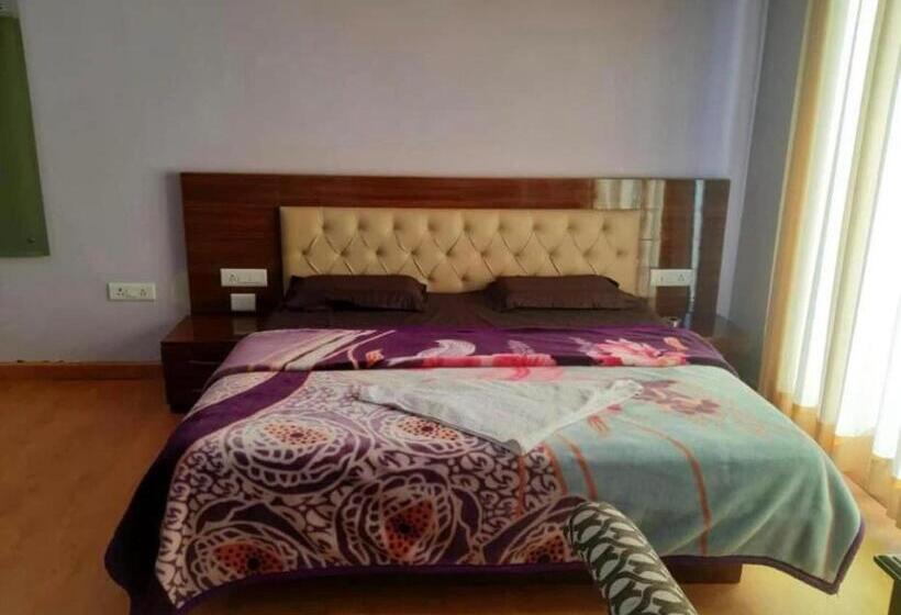 标准间, Solan Heaven