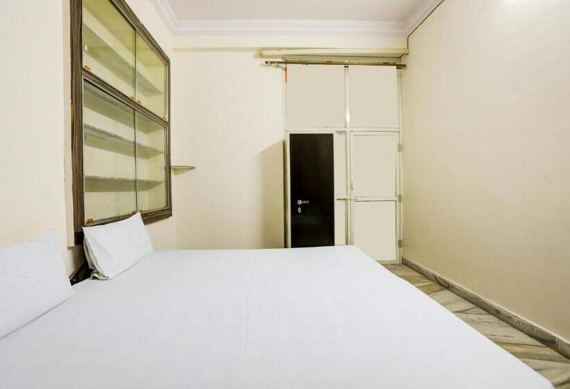 غرفة قياسية ثلاثية, O Aanjaney Residency