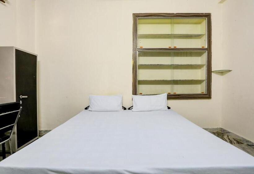 غرفة قياسية ثلاثية, O Aanjaney Residency