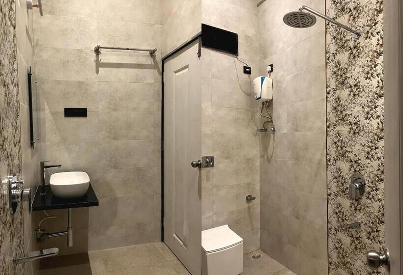 חדר דחוקס עם מיטת קינג, Kiana Stays