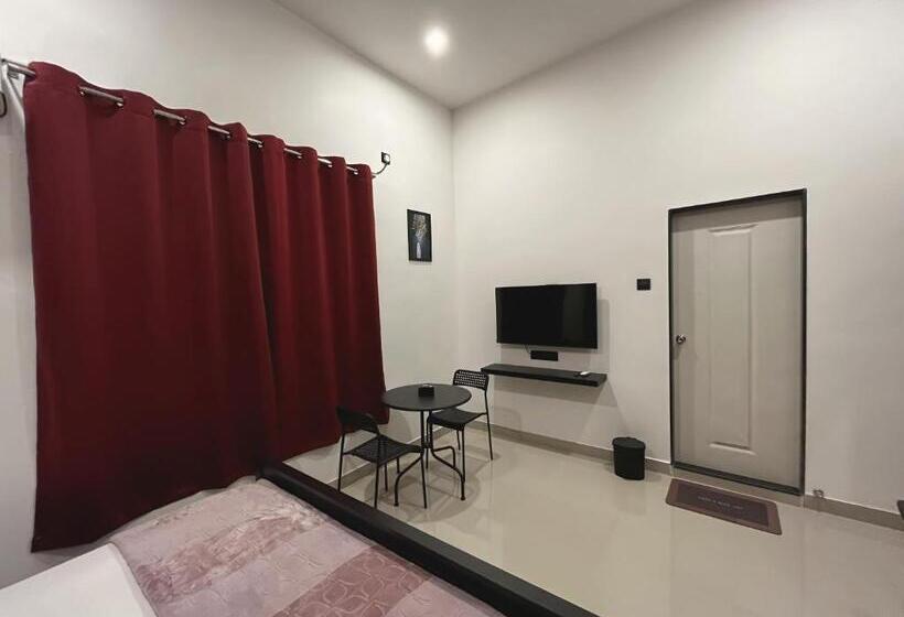 חדר דחוקס עם מיטת קינג, Kiana Stays