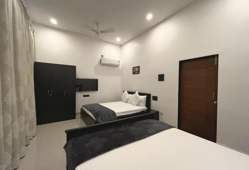 סוויטה משפחתית, Kiana Stays