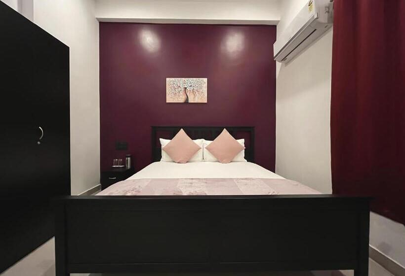 חדר דחוקס עם מיטת קינג, Kiana Stays