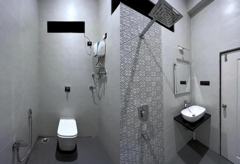 סוויטה משפחתית, Kiana Stays