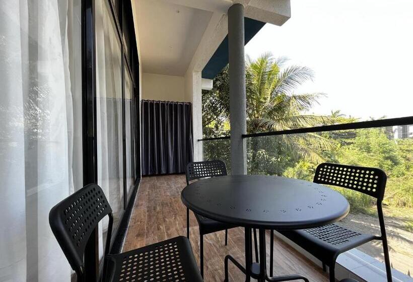 סוויטה משפחתית, Kiana Stays