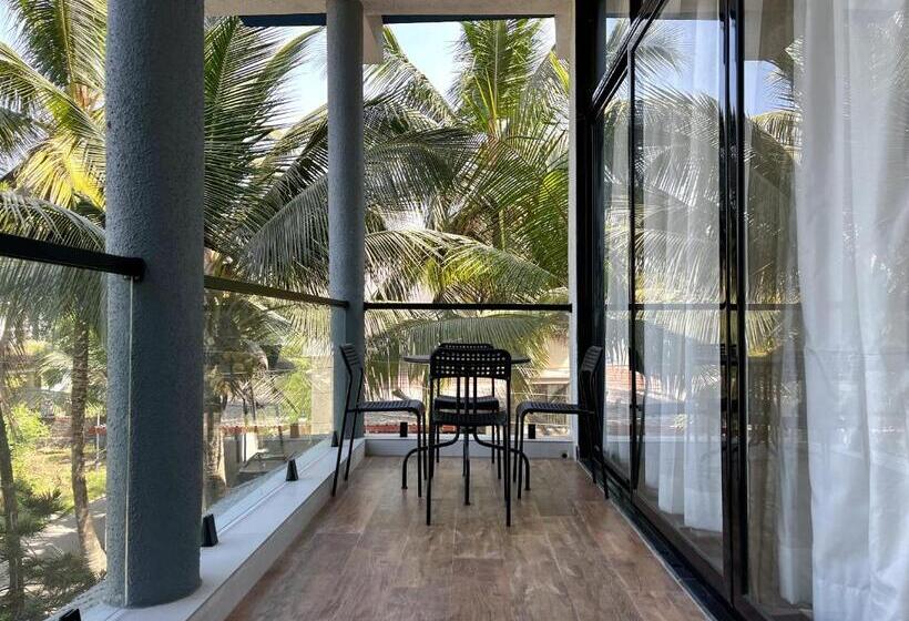 סוויטה משפחתית, Kiana Stays