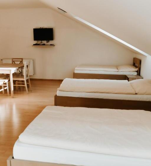 4인용 스탠다드 룸, Penzión Enbra