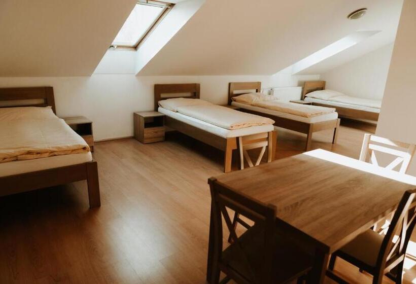 4인용 스탠다드 룸, Penzión Enbra