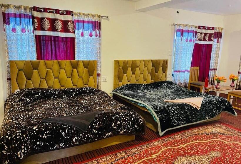 اتاق خانوادگی, The Gulmarg Palace