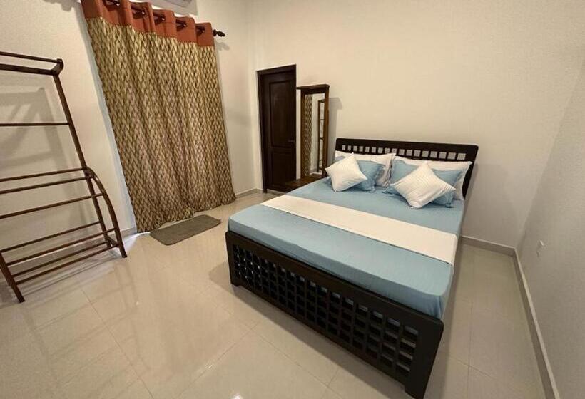 스탠다드 발코니 룸, Highway Reach Layathraa