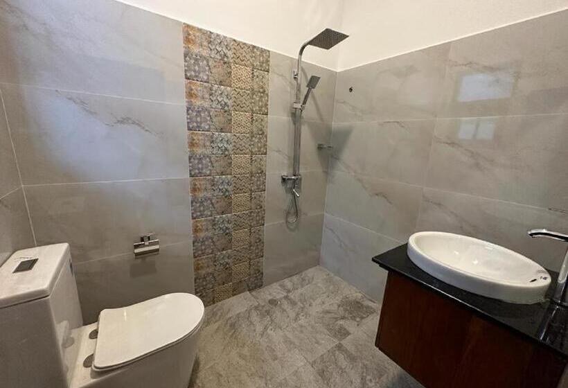 스탠다드 트리플 룸, Highway Reach Layathraa